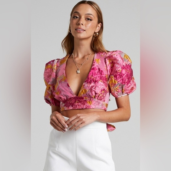 NWT BRAILEY TOP - PUFF SLEEVE CROP TOP IN PINK JACQUARD SZ 8 US 🩷✨✨🔥🔥 - Picture 3 of 8